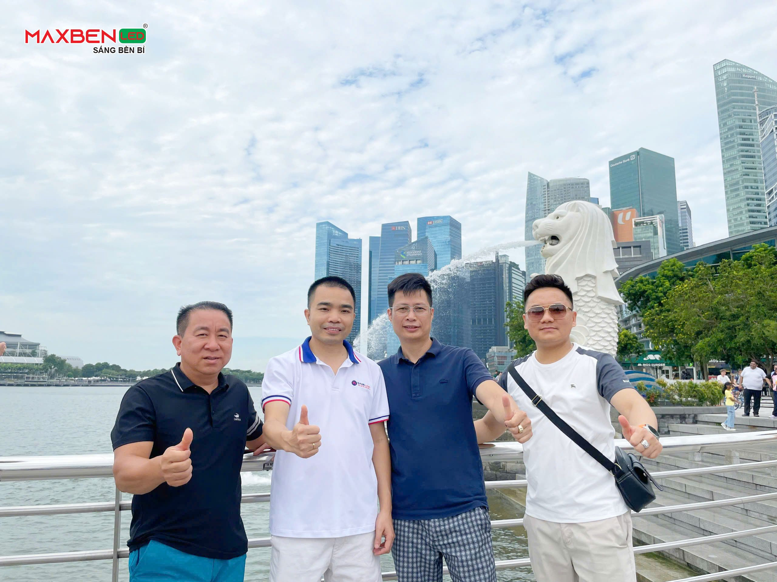 Future Light cùng đại lý, nhà phân phối xuất sắc tại Singpapore.