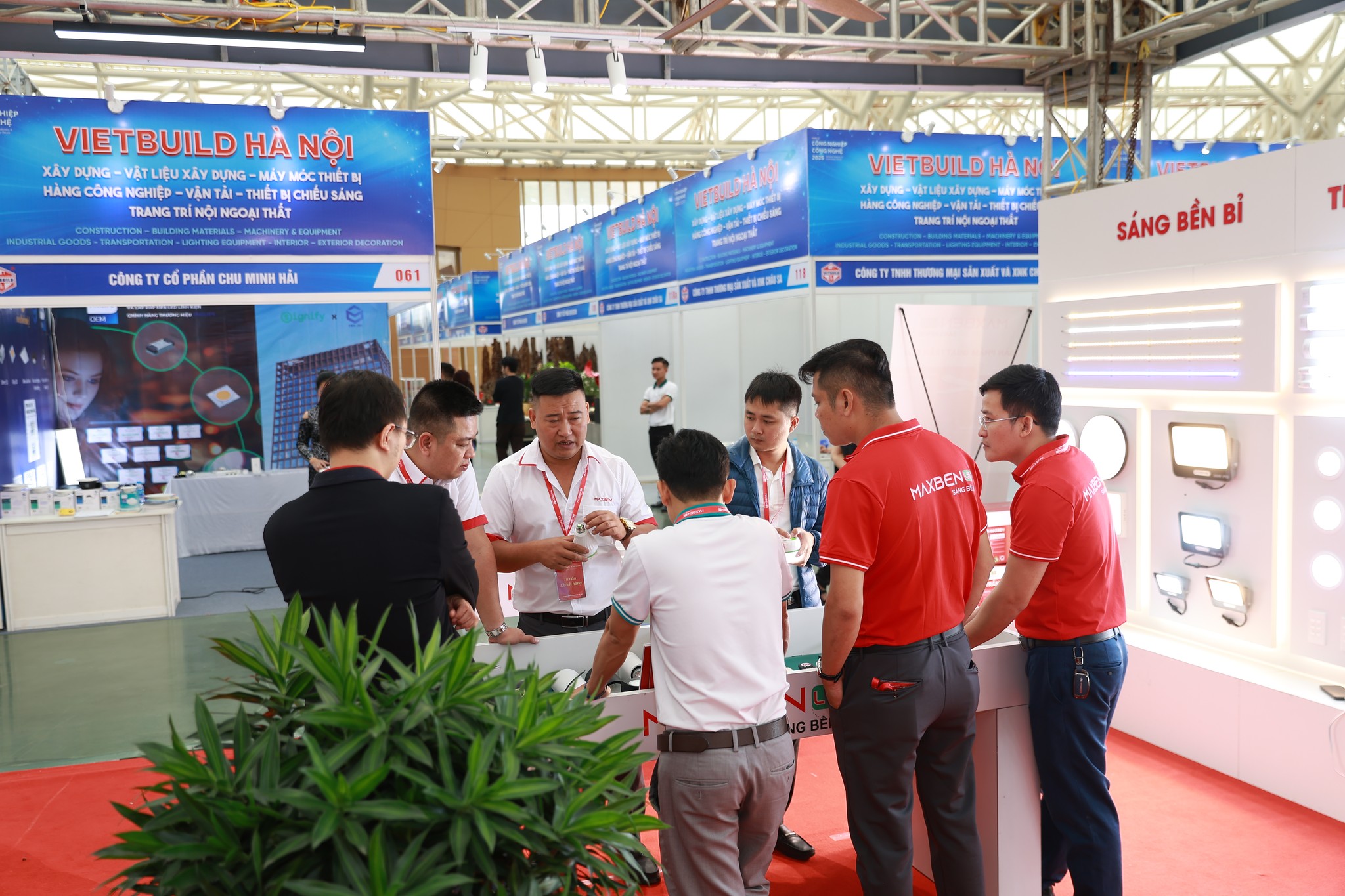 Không gian trưng bày ấn tượng của Maxben LED tại Vietbuild 2025